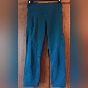 Athleta Mesh Contender Capri SIze XS